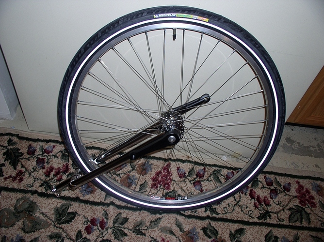 light 700c racer and road 001 (small).jpg