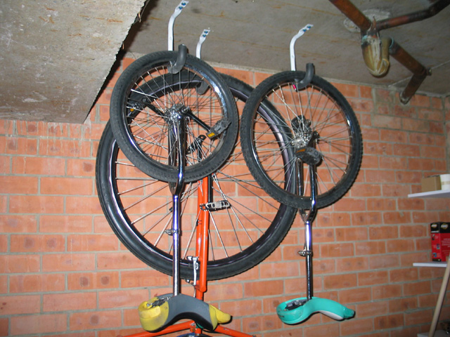 unicycles1.jpg
