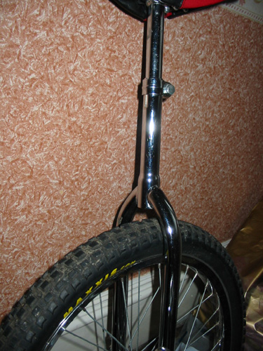 liz's unicycle 004 old frame.jpg