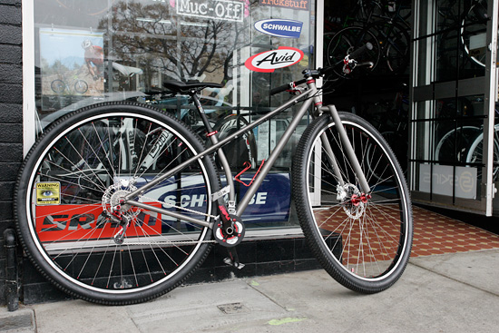 kaos_custom_bikes_titanium_36_bicycle_02.jpg